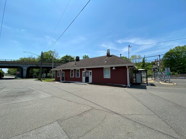 Building Photo - 95 Wilton Crest Rd