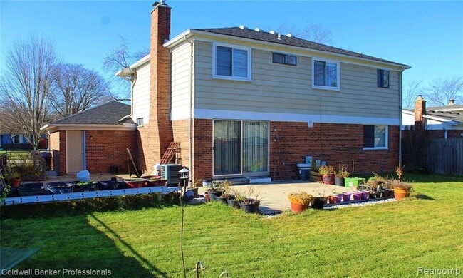 Building Photo - 6586 Carriage Hills Dr