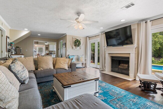 Building Photo - 431 Duckworth Dr