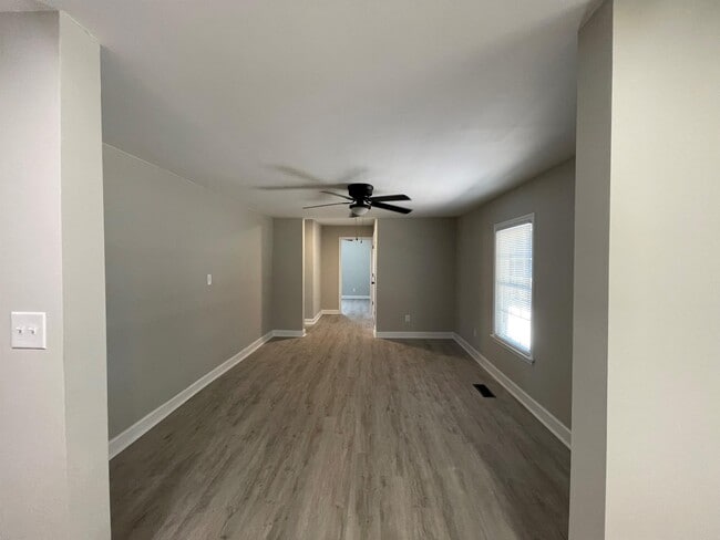 Building Photo - 5656 Racin Dr