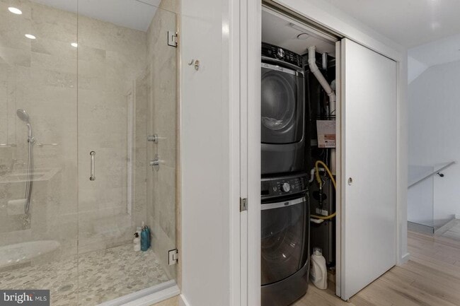 Building Photo - 1108 N Bodine St