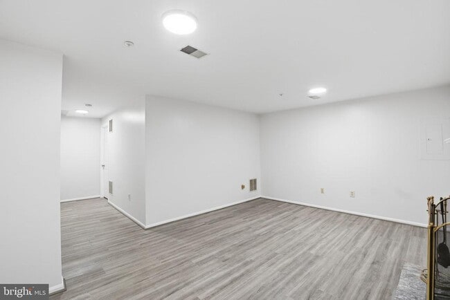 Building Photo - 10718 Kitchener Ct