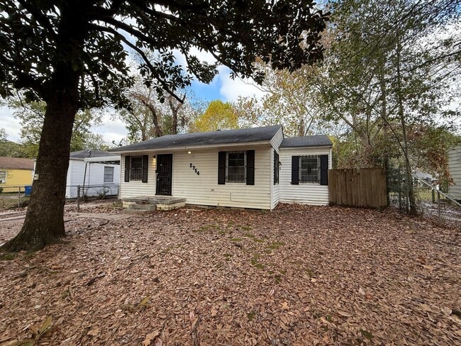 Primary Photo - 2754 Lakehurst Ave