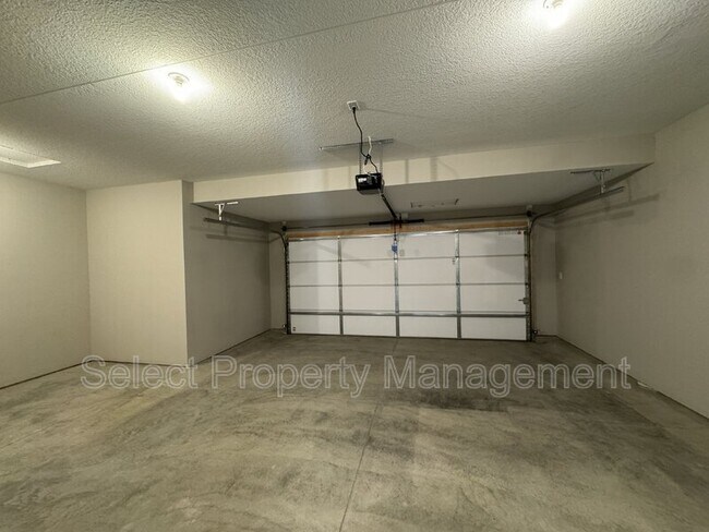 Building Photo - 8225 Catberry Trl