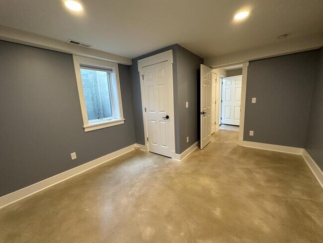 Building Photo - 1306 New Hampshire St