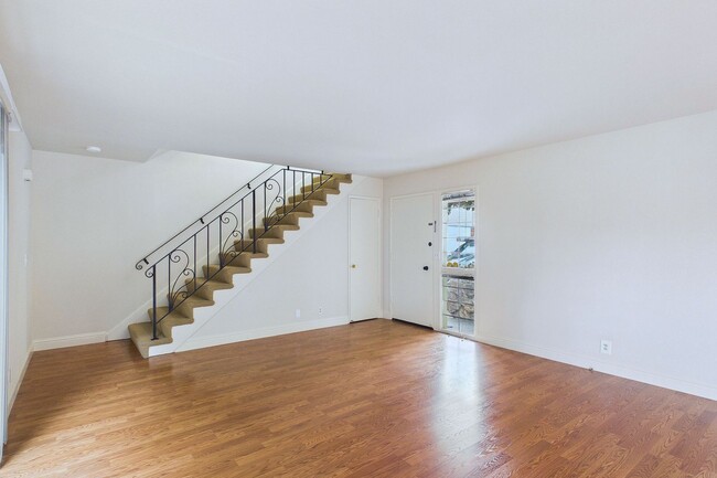 Building Photo - 1333 Regent St