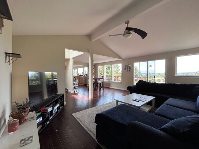 Building Photo - Large 4 Bedroom home with views of Bellingham Bay and Garage