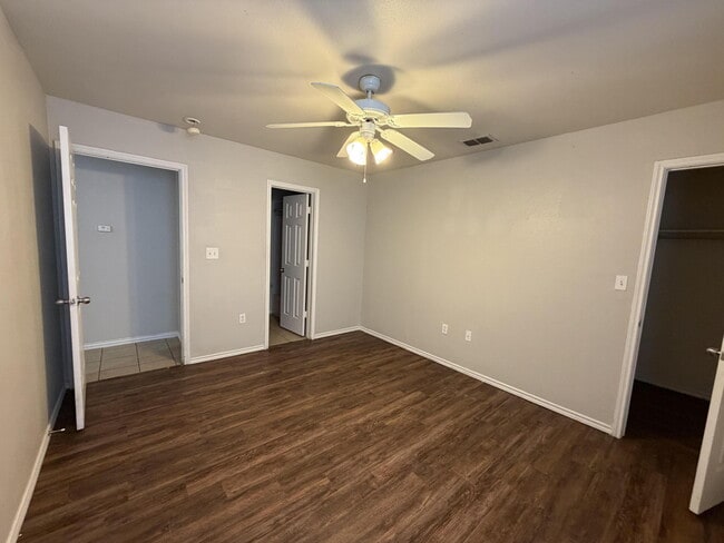 Building Photo - 533 N Clinton Ave