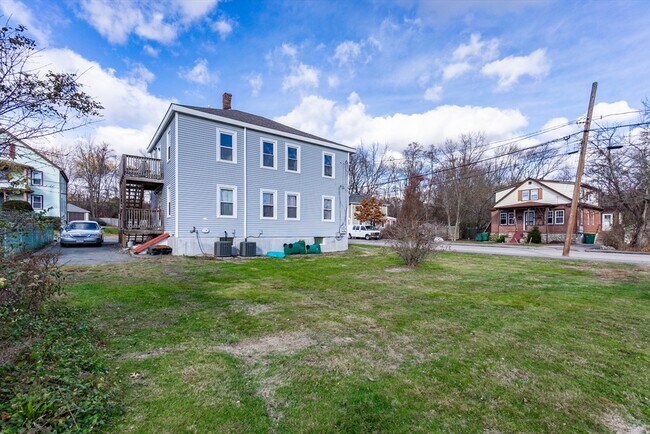 Building Photo - 74 Austin St