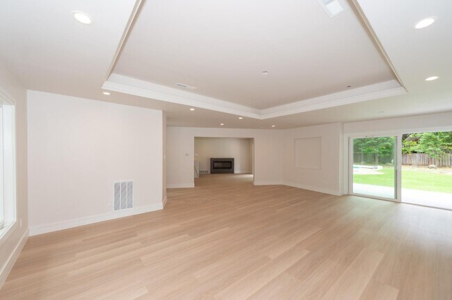 Building Photo - 9 Odell Pl