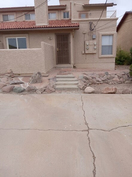 Building Photo - 9819 E La Palma Ave