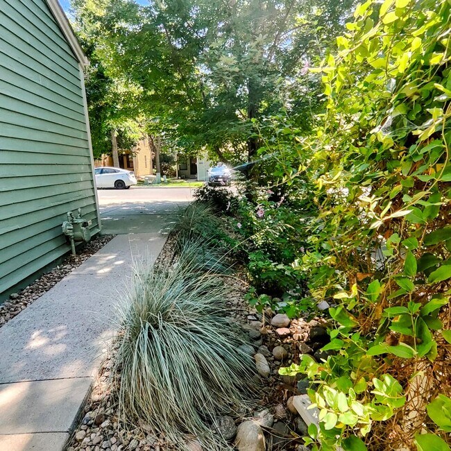 Building Photo - 3BR/2.5BA Townhome for Rent