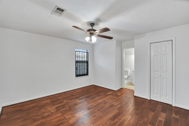 Building Photo - 17807 Glenmark Dr