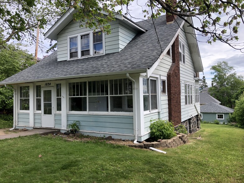 Building Photo - 1624 E 5th St