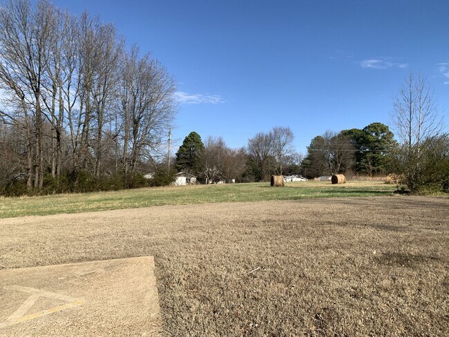 Building Photo - "Charming 2-Bedroom Retreat in Jonesboro – Cozy 750 Sq Ft Home Awaits!"