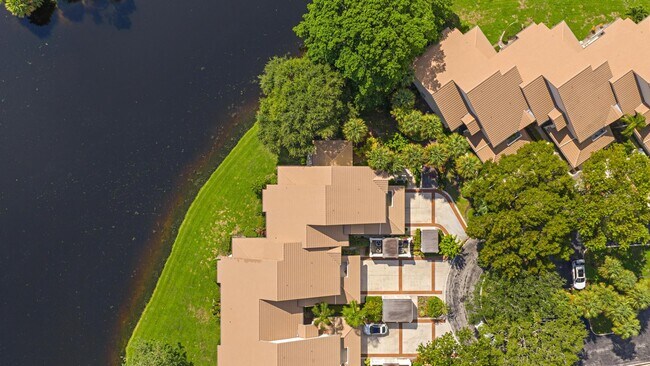 Building Photo - 3881 Back Bay Dr