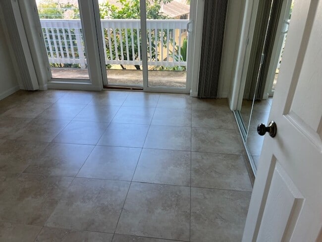 Building Photo - Private Duplex Home Across from Kahala Mall