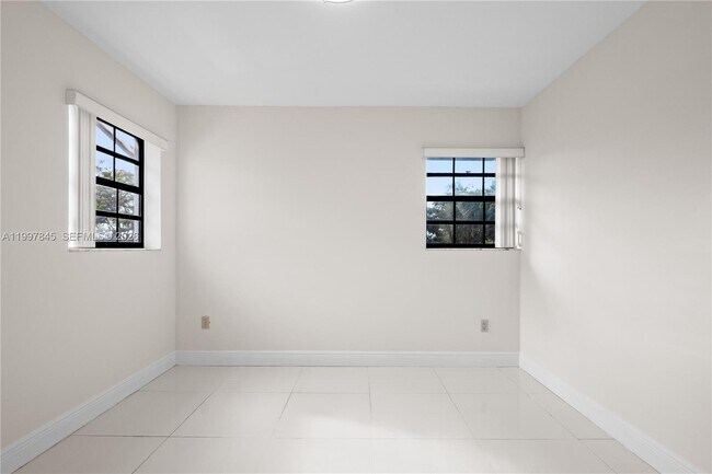 Building Photo - 6211 SW 138th Ct