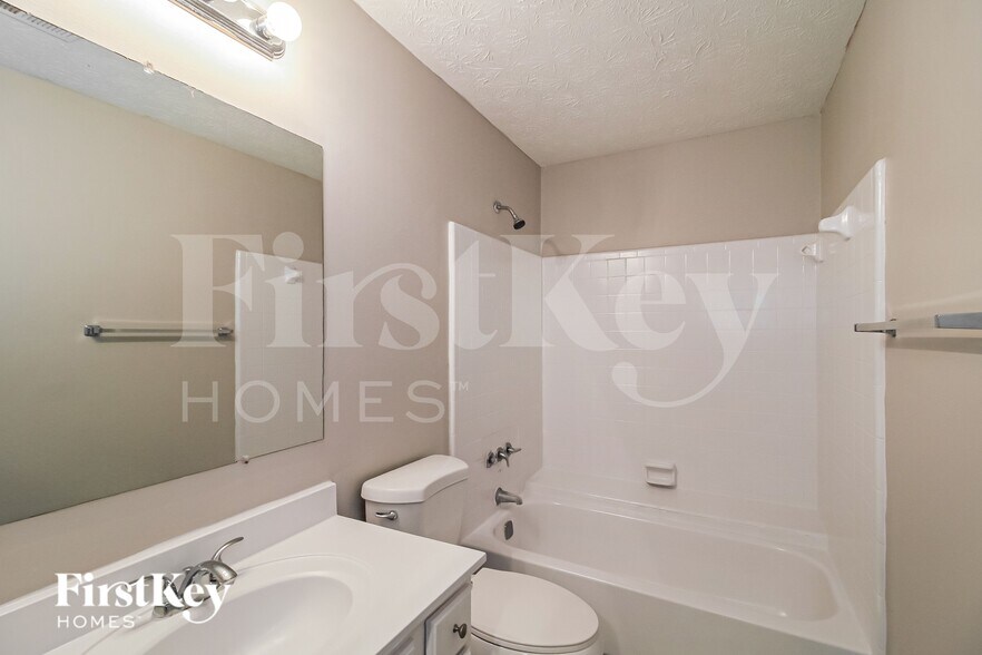Building Photo - 227 Avalon Way