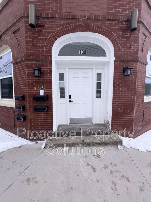 Building Photo - 730 N Main St