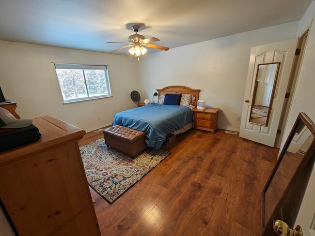 Building Photo - 2141 N Midtown Dr