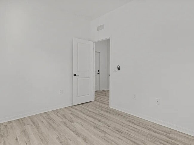 Building Photo - 1141 Edgerton Ave