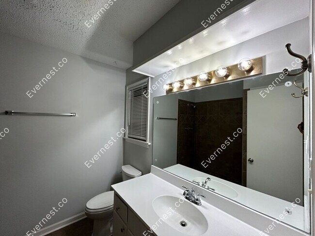 Building Photo - 760 Hackberry Dr