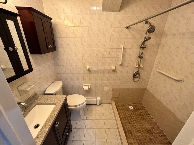 Bathroom - 41 Leonard St