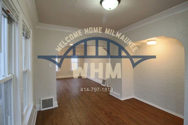 Building Photo - 221 W Ring St