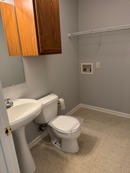 1/2 Bathroom - 320 Chilhowee School Rd