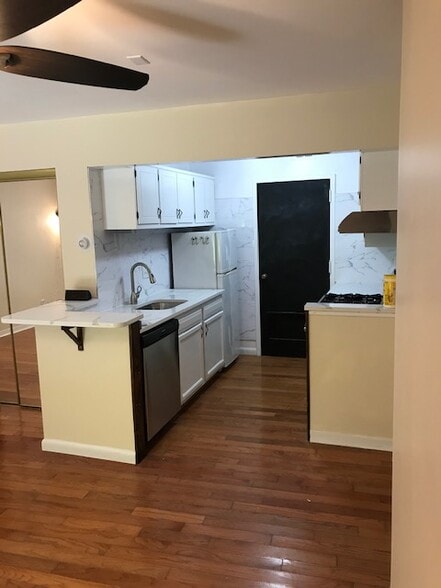 KITCHEN - 226 Catharine St