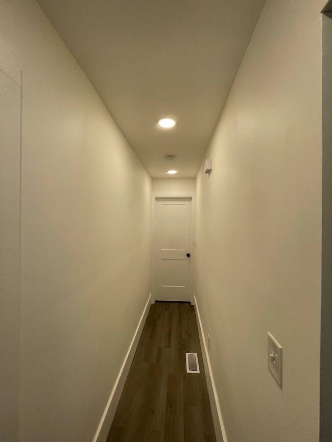 Building Photo - 608 Crawford Rd