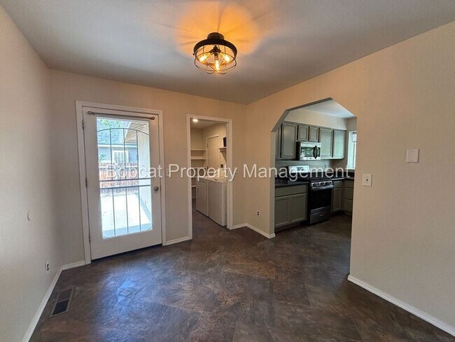 Building Photo - 1650 Walker Dr