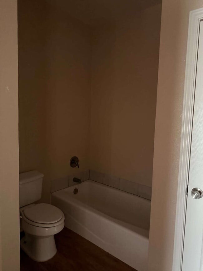 Building Photo - 455 Country Trail