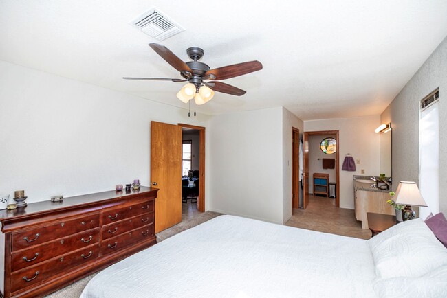 Building Photo - Spacious 2-Bedroom Home with Room to Roam ...