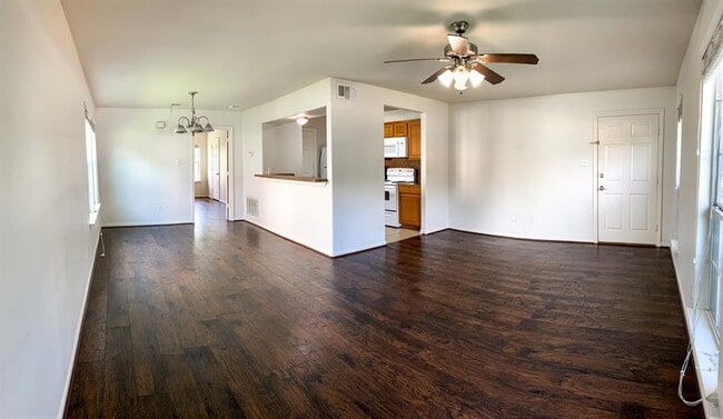 Building Photo - 605 Wades Way