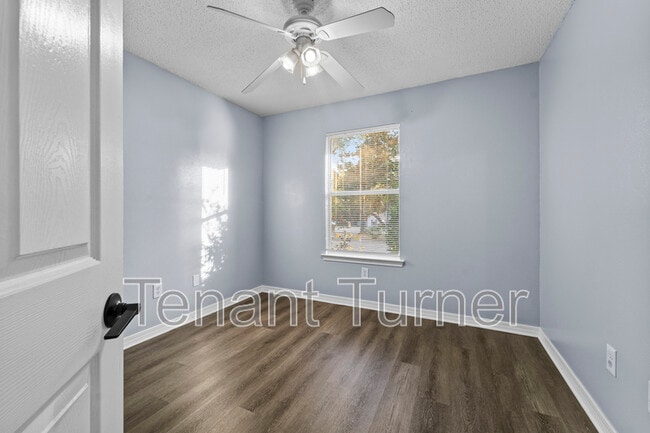 Building Photo - 13300 St Martin Dr