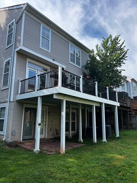 Building Photo - 20426 cool fern square