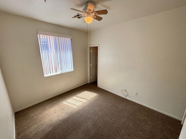 Building Photo - Beautiful 3Bed/2Bath Single Story Home loc...