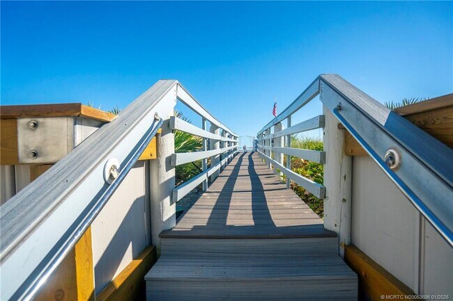 Building Photo - 2370 NE Ocean Blvd