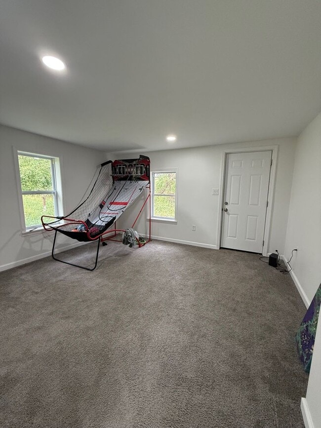 Building Photo - HOME FOR THE HOLIDAYS SPECIAL!-4 BEDROOM H...