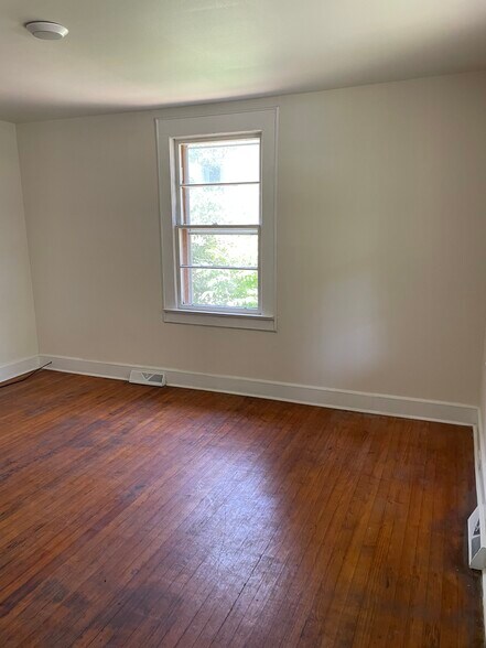 Building Photo - 298 Werts St
