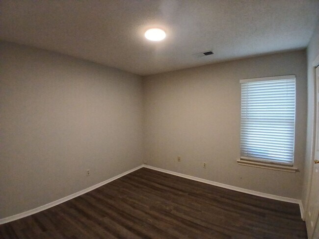 Building Photo - Freshly Transformed 3 bedroom home - Open To Section 8