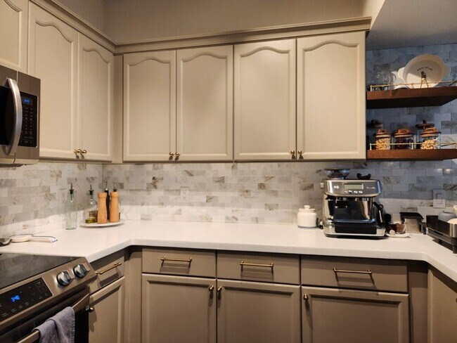 Building Photo - Luxurious condo in Tampa Palms