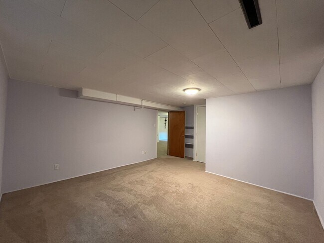 Building Photo - Charming 4BED/2 BATH Brick Ranch Home in L...