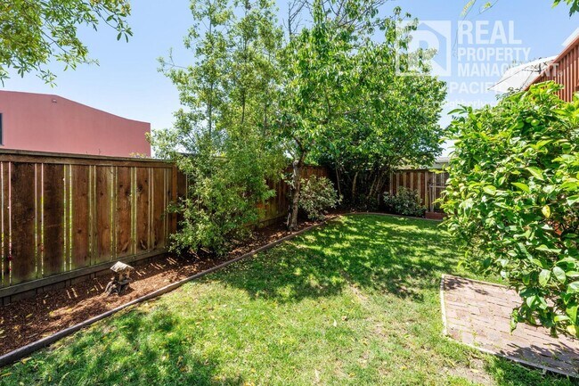 Building Photo - Beautiful North Berkeley Craftsman with Bay View