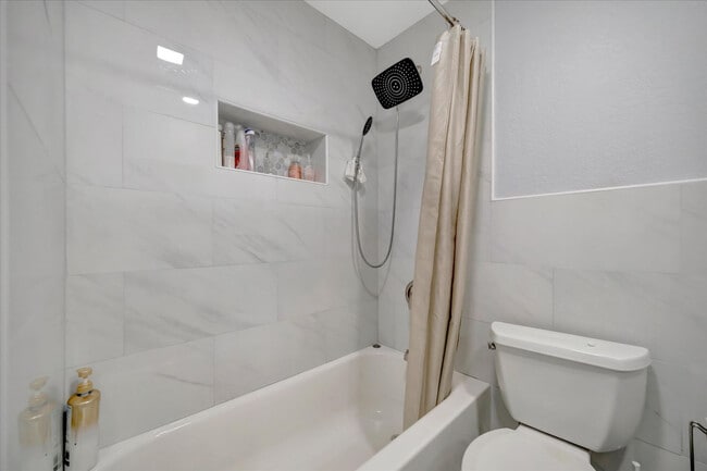 Building Photo - 4408 E Riverside Dr