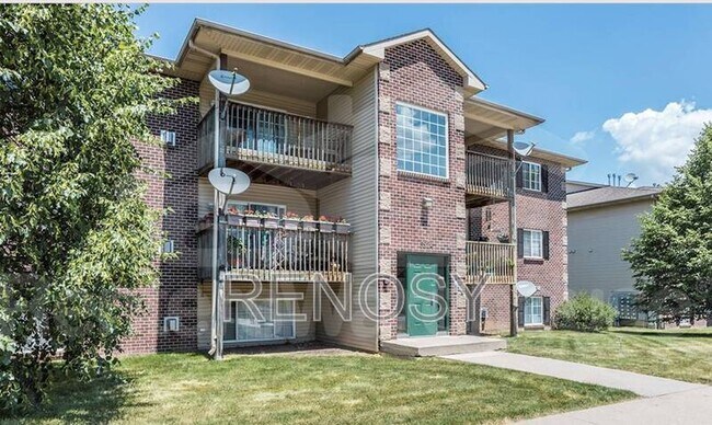 Building Photo - 5924 Sutton Pl