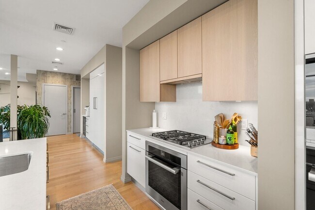 Building Photo - 7 E Springfield St