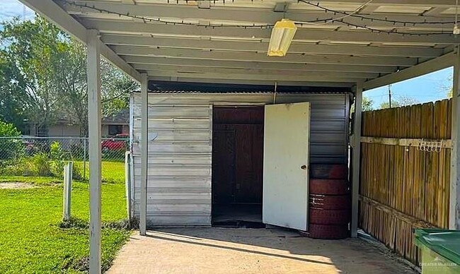 Building Photo - 10 Jesus R Cruz